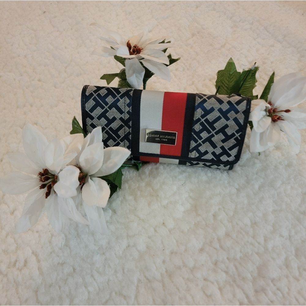 🆕️👛Tommy Hilfiger Signature Wallet
